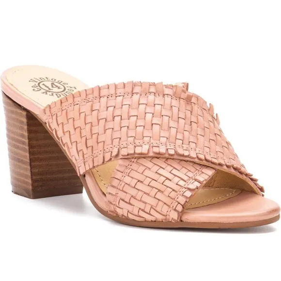 Vintage Foundry 🥥 woven sandals