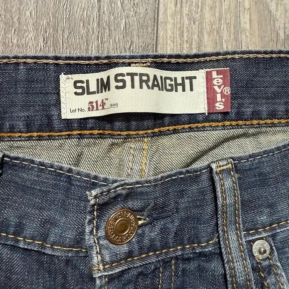 Vintage Levi's 514 Jeans  Straight Fit Blue Wash Distressed Worn Look Classic
