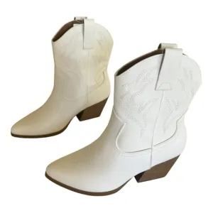 White Soda Blazing Western Ankle Boots with Pointed Toe and Stacked Heel Size 8