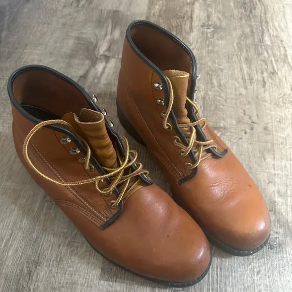 Wolverine Brown Leather Men's Boots, oil proof, rare find, excellent boots