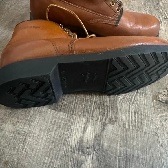 Wolverine Brown Leather Men's Boots, oil proof, rare find, excellent boots