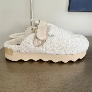 Woman's Clogs SOREL Vibe Cozy Suede Clog Sherpa White Natural Size 8 VGUC