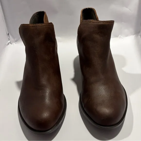 Women’s 8.5 brown Sorel ankle leather boots