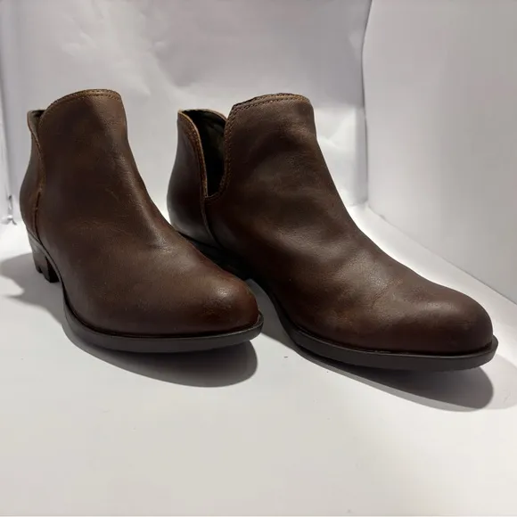 Women’s 8.5 brown Sorel ankle leather boots
