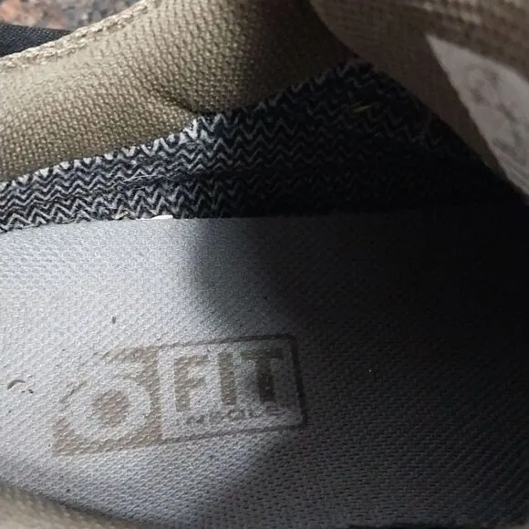 Women's Oboz Hiking Boots...Size 8..EUC