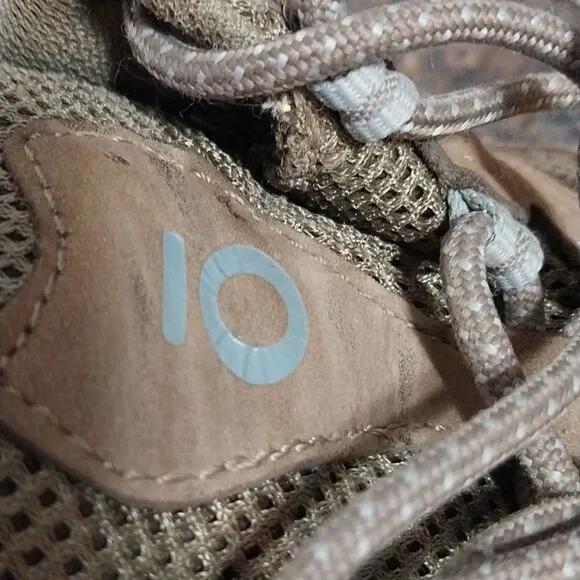Women's Oboz Hiking Boots...Size 8..EUC