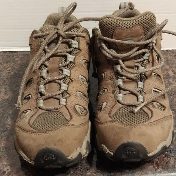 Women's Oboz Hiking Boots...Size 8..EUC