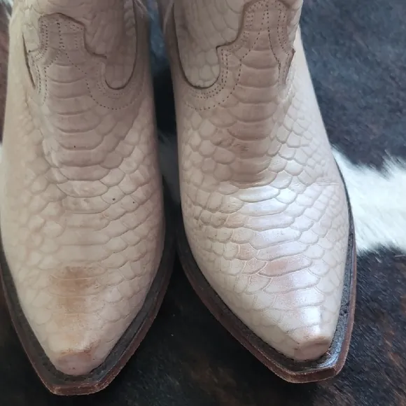 Women's Strut Cowboy Boots