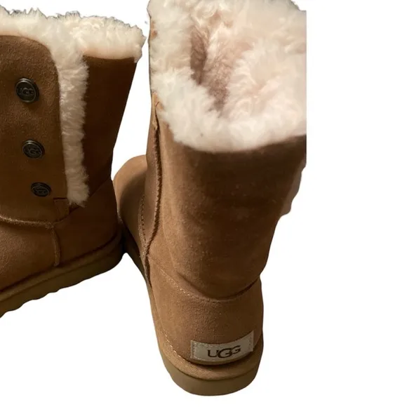 Womens Ugg Bailey Snaps Sz 7