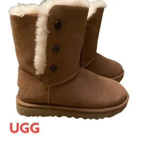 Womens Ugg Bailey Snaps Sz 7